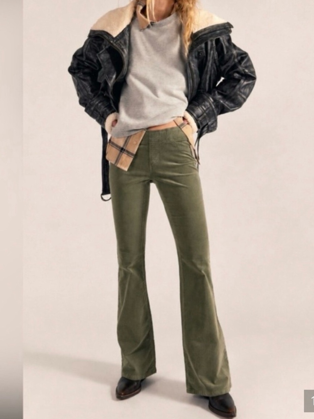Free People Penny Pull On
Corduroy Flare Pants Olive Green
Low Rise Size 28